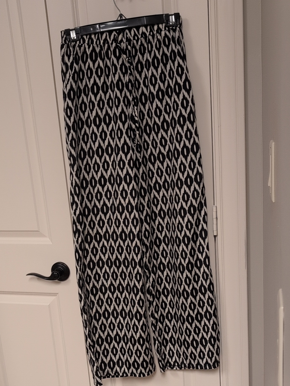 Forever 21 Black & White Wide Leg Patterned Pants